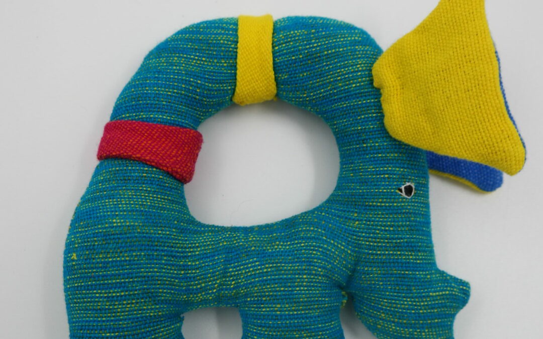 Kleine turkoois katoenen knuffel-olifant