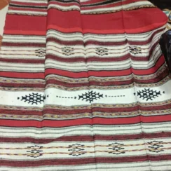 Rode wollen deken met wit accent